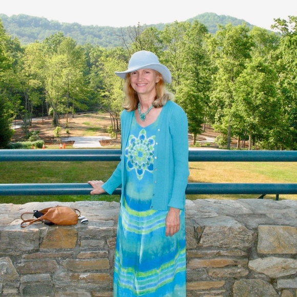 Meet your Posher, Sue - Picture 2 of 2